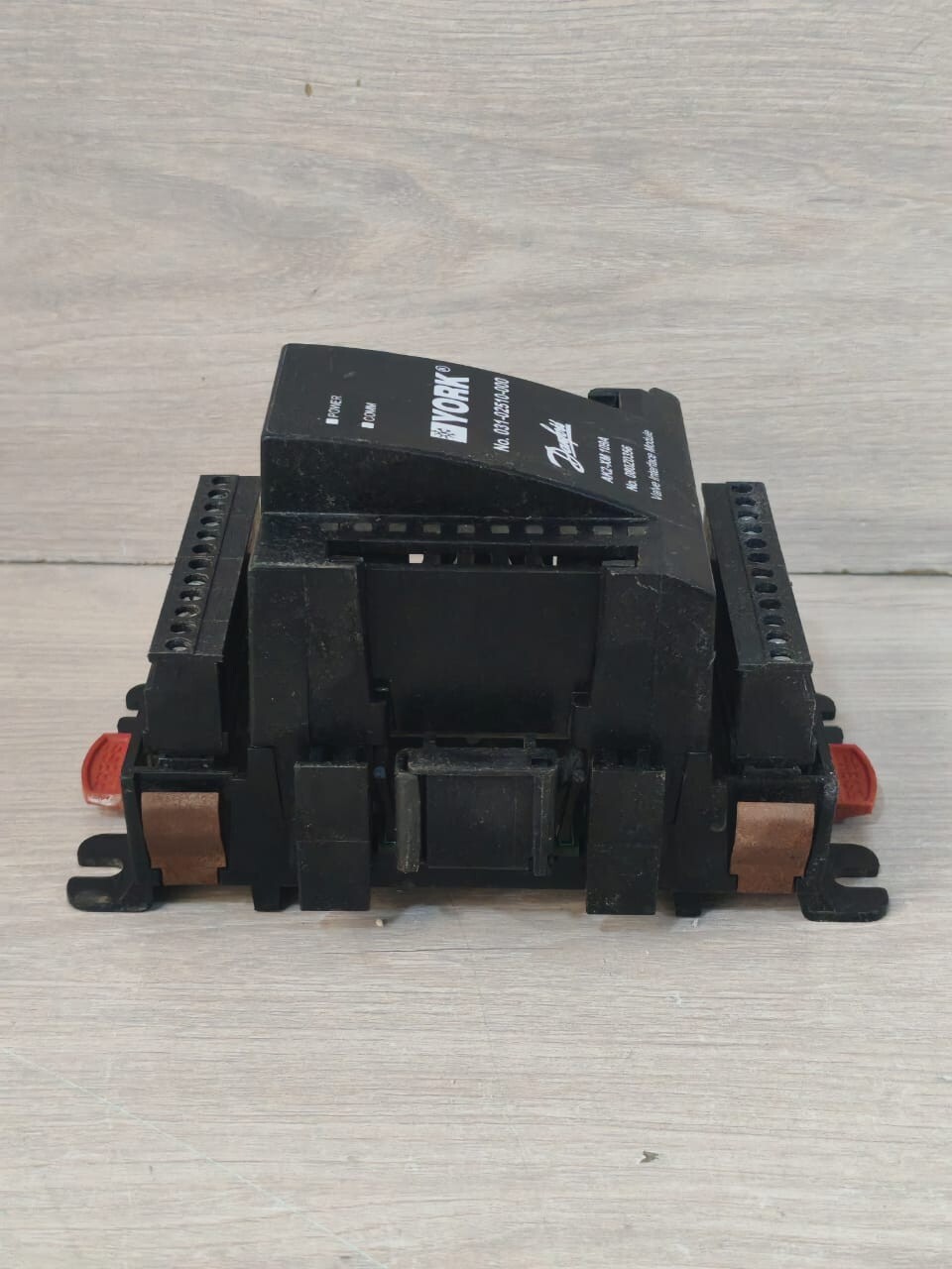 YORK DANFOSS AK2-XM109A YORK DANFOSS AK2-XM109A VALVE INTERFACE MODULE- WITH RUSTY PART 8