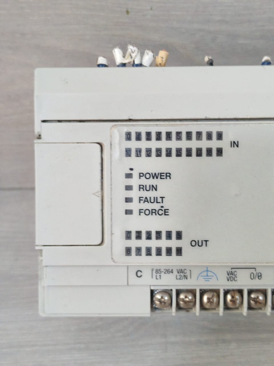 Allen-Bradley 1761-L32BWA SER.E FRN 1.0 ALLEN BRADLEY 1761-L32BWA MICROLOGIX 1000 SER.E FRN 1.0 24V 4