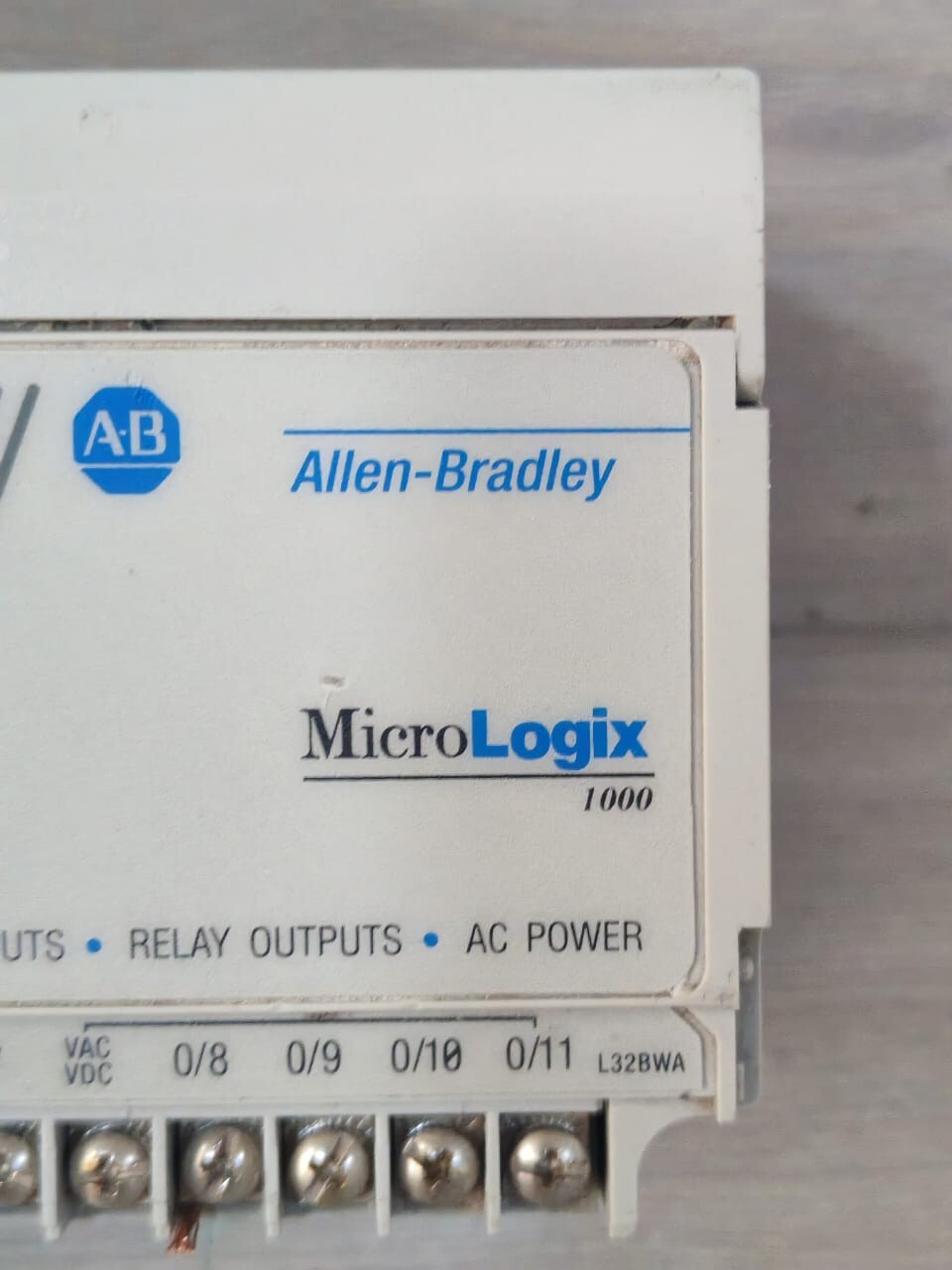 Allen-Bradley 1761-L32BWA SER.E FRN 1.0 ALLEN BRADLEY 1761-L32BWA MICROLOGIX 1000 SER.E FRN 1.0 24V 5