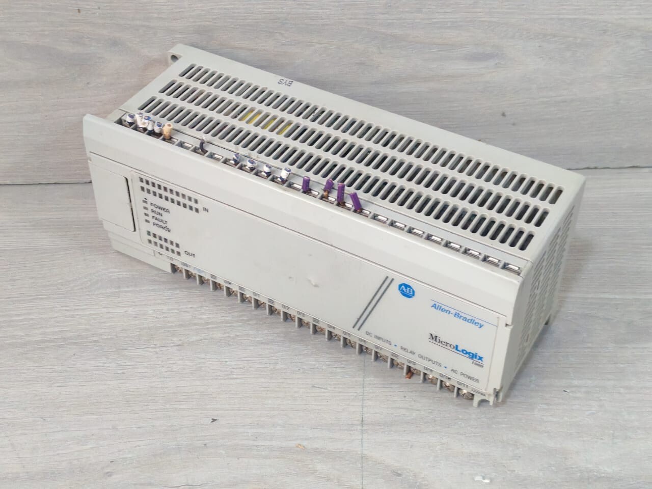 Allen-Bradley 1761-L32BWA SER.E FRN 1.0 ALLEN BRADLEY 1761-L32BWA MICROLOGIX 1000 SER.E FRN 1.0 24V 6
