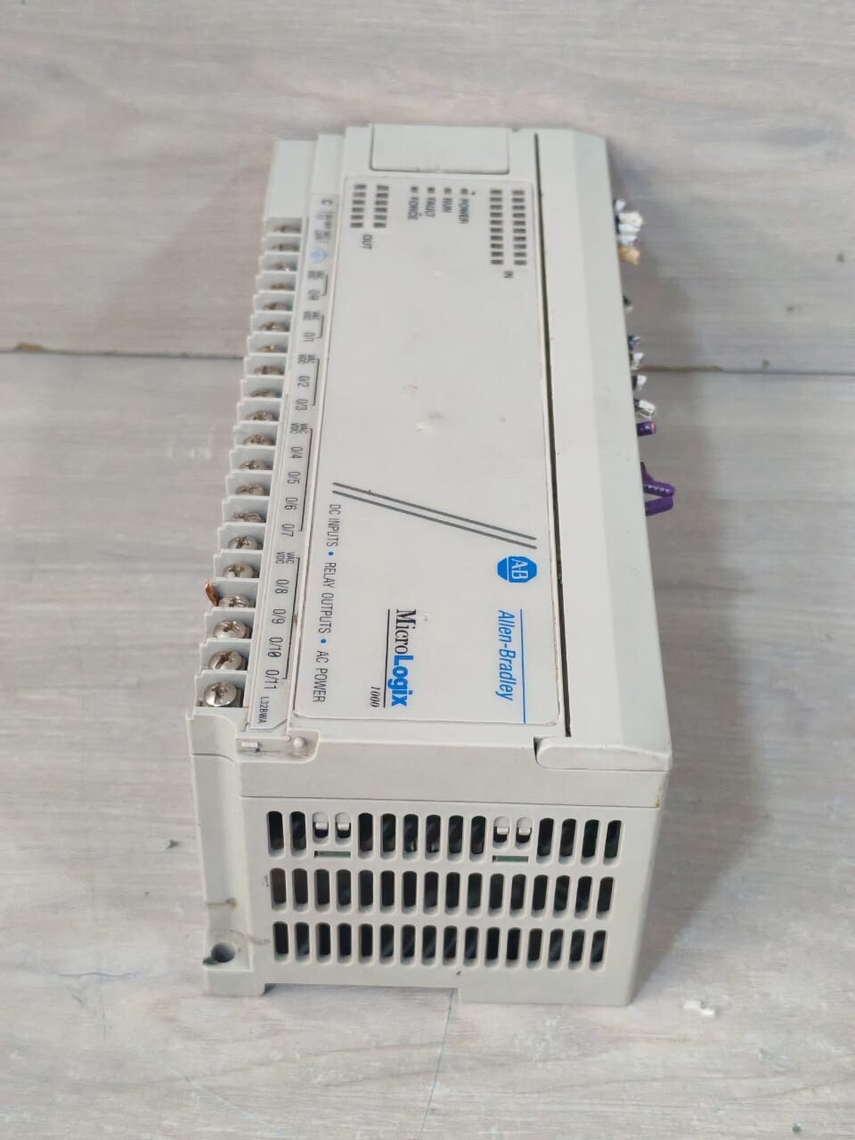 Allen-Bradley 1761-L32BWA SER.E FRN 1.0 ALLEN BRADLEY 1761-L32BWA MICROLOGIX 1000 SER.E FRN 1.0 24V 9