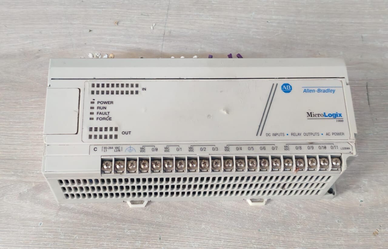 Allen-Bradley 1761-L32BWA SER.E FRN 1.0 ALLEN BRADLEY 1761-L32BWA MICROLOGIX 1000 SER.E FRN 1.0 24V 10