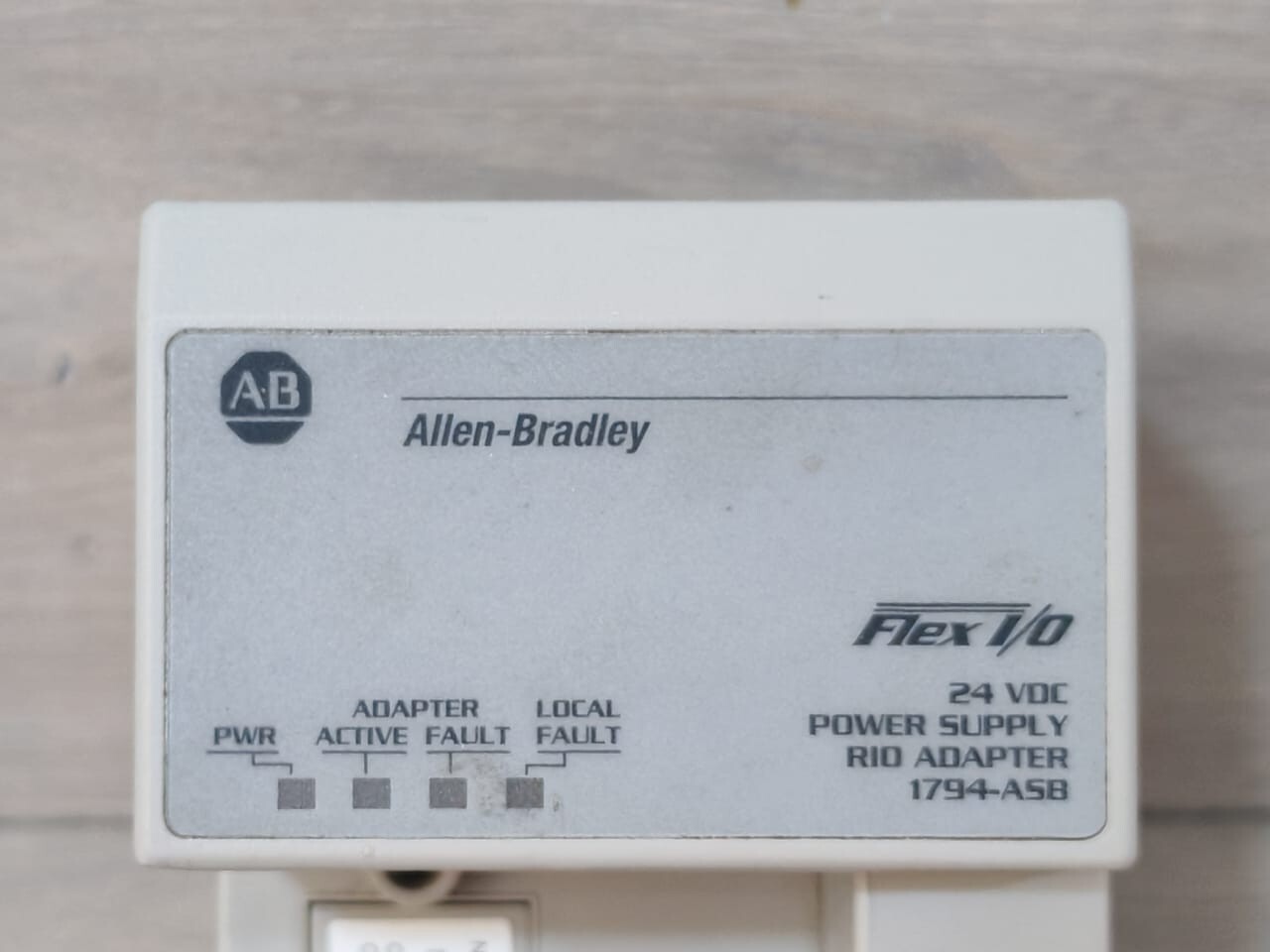 Allen-Bradley 1794-ASB Allen-Bradley 1794-ASB Ser E Flex I/O 24 VDC Power Supply Rio Adapter FW H 2