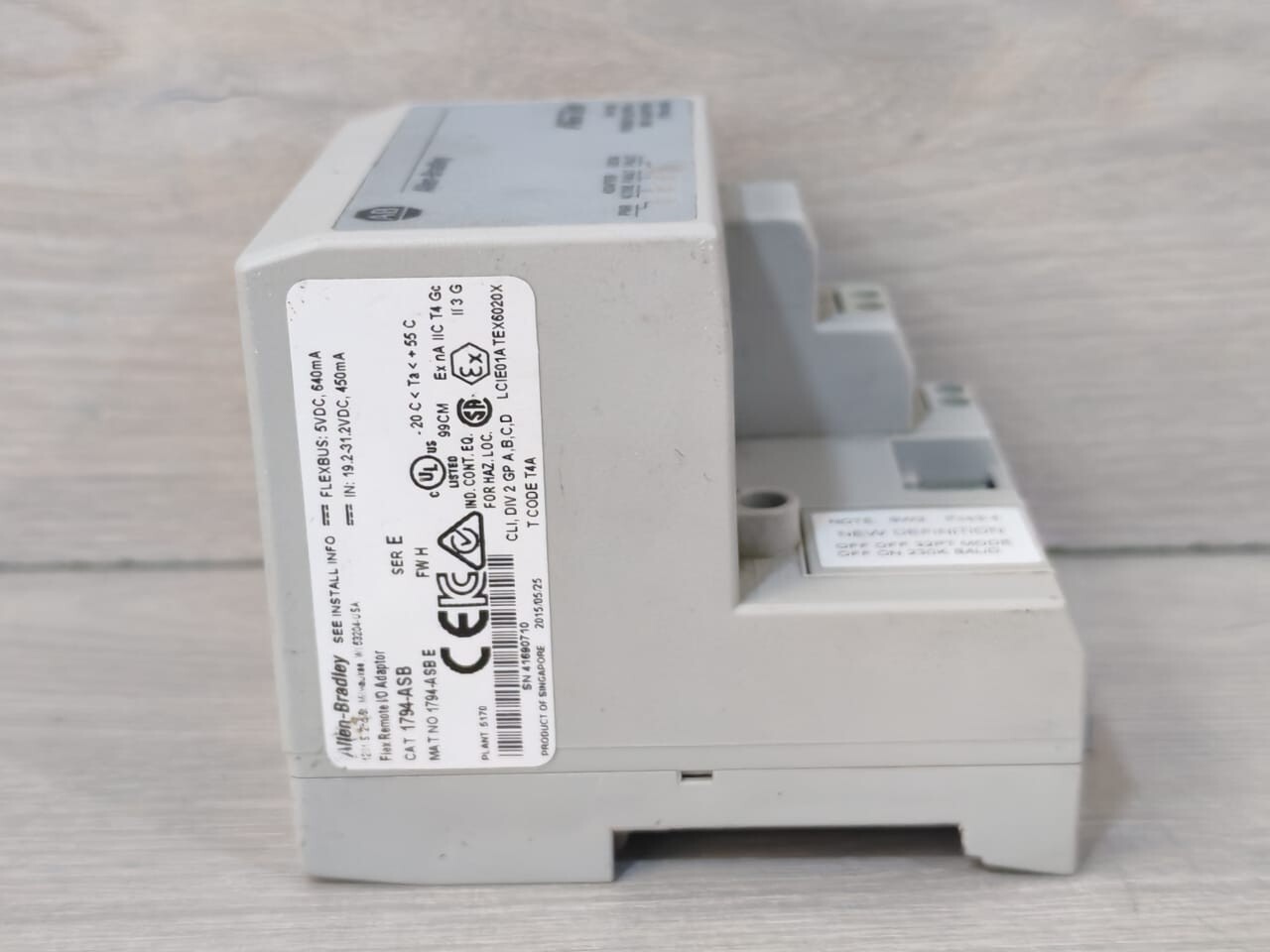 Allen-Bradley 1794-ASB Allen-Bradley 1794-ASB Ser E Flex I/O 24 VDC Power Supply Rio Adapter FW H 4