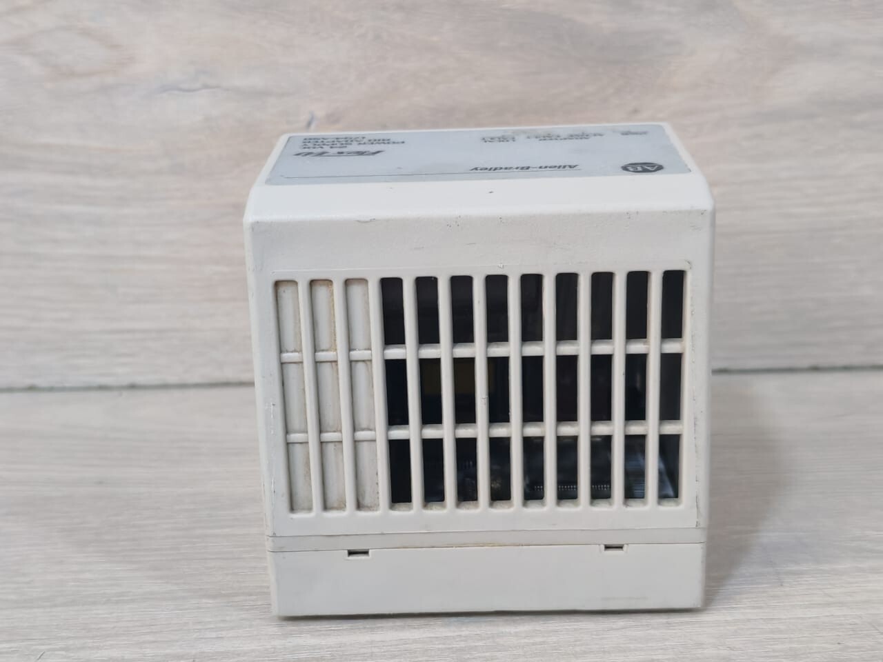 Allen-Bradley 1794-ASB Allen-Bradley 1794-ASB Ser E Flex I/O 24 VDC Power Supply Rio Adapter FW H 8