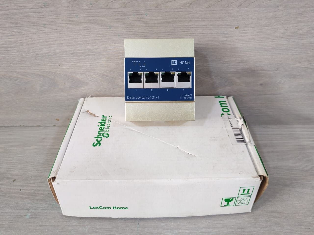 Schneider Electric S101-T LK By Schneider Electric IHC Net Data Switch S101-T 2