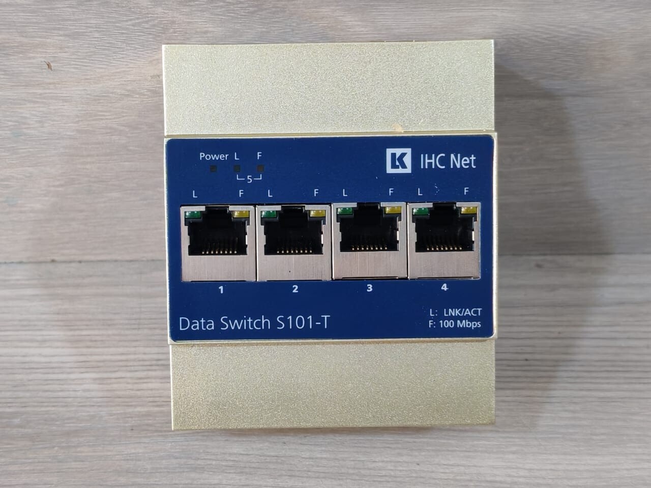 Schneider Electric S101-T LK By Schneider Electric IHC Net Data Switch S101-T 3