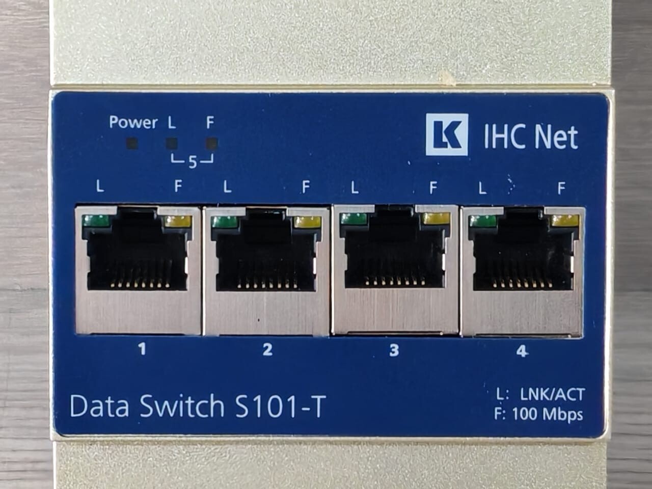 Schneider Electric S101-T LK By Schneider Electric IHC Net Data Switch S101-T 4