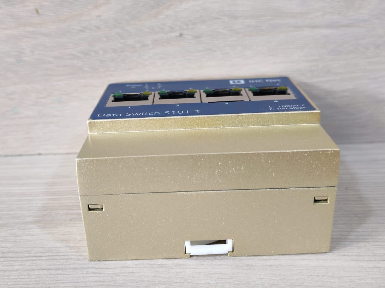 Schneider Electric S101-T LK By Schneider Electric IHC Net Data Switch S101-T 6