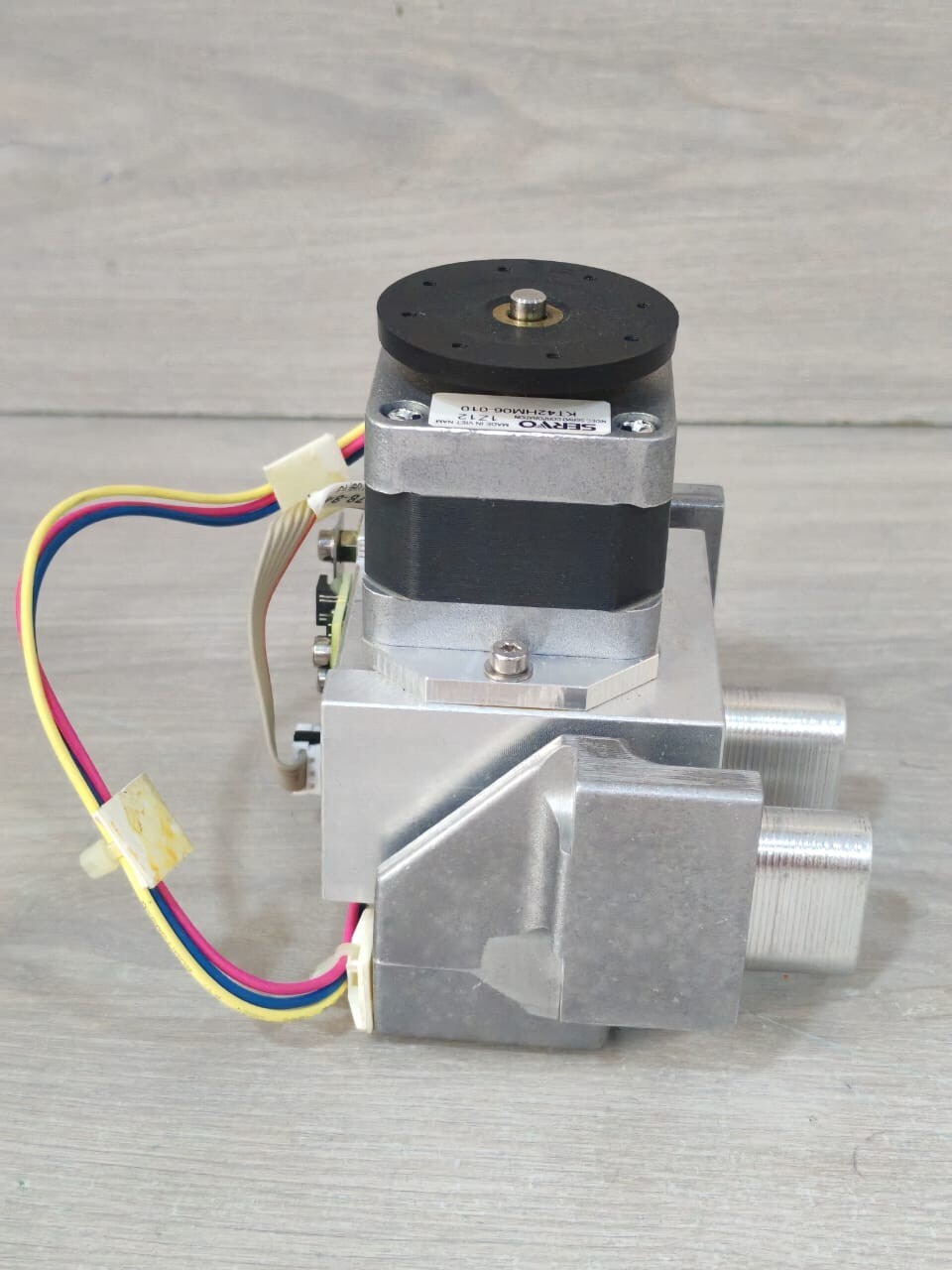 SERVLO KT42HM06-010 SERVO KT42HM06-010 STEPPER MOTOR 7