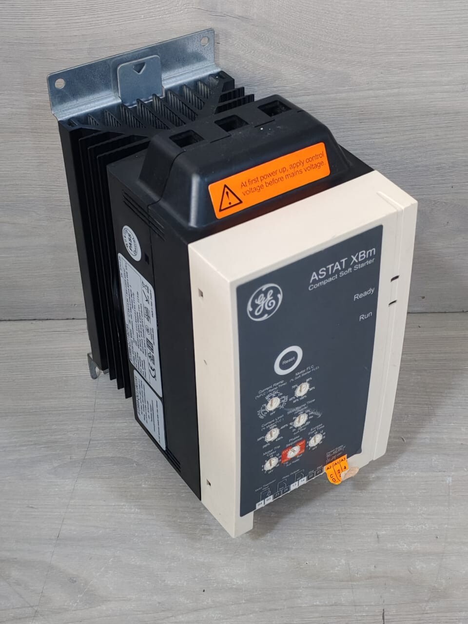 GE 872869-QC 11B018X GE ASTAT XBM 872869-QC 11B018X COMPACT SOFT STARTER 200-240VAC 8