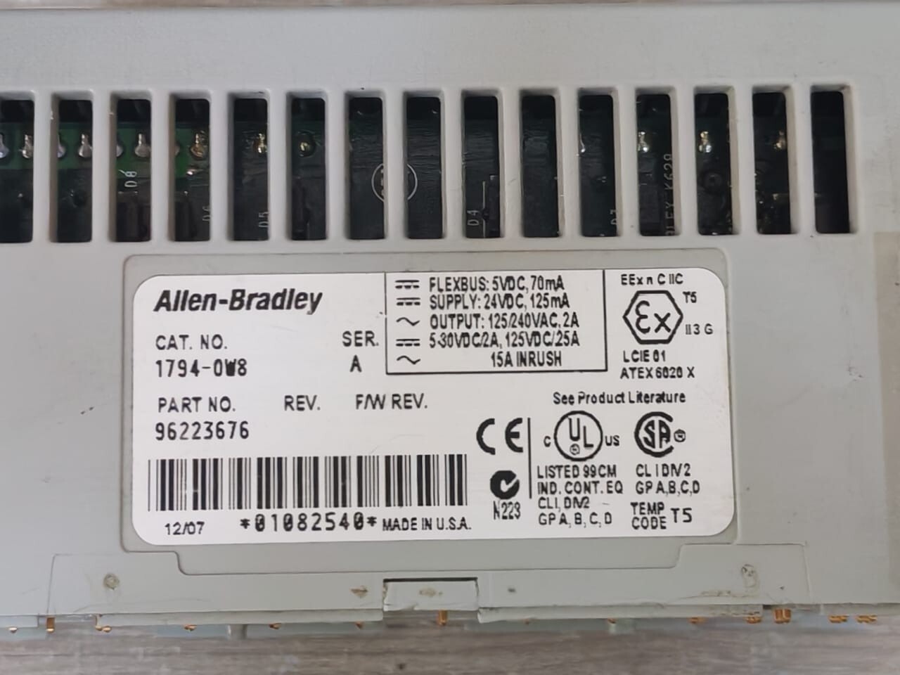 Allen-Bradley UNKNOWN Allen-Bradley 1794-0W8 Ser.A Output Module 96223676 With 1794-TBN Ser.A 96174274 4