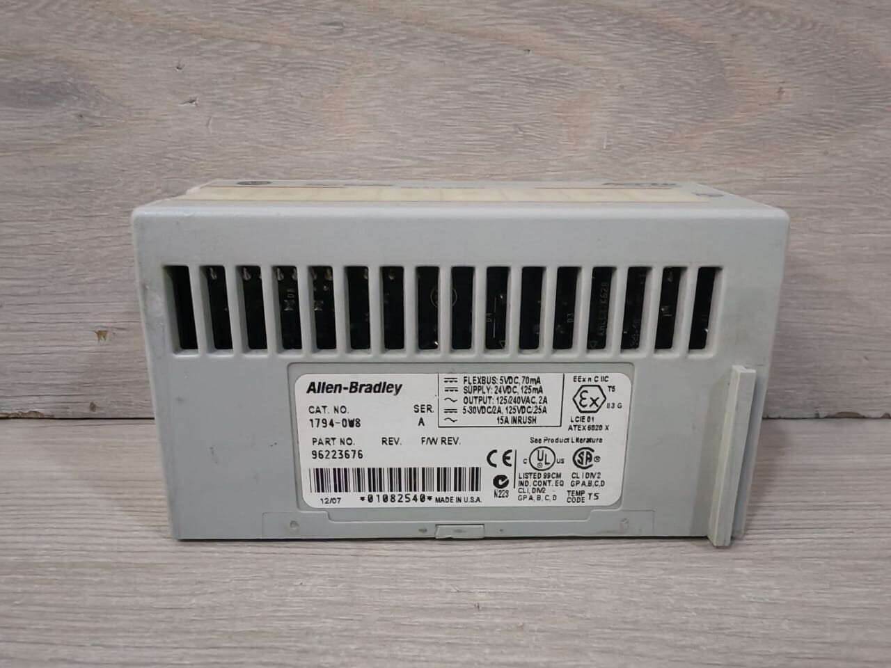 Allen-Bradley UNKNOWN Allen-Bradley 1794-0W8 Ser.A Output Module 96223676 With 1794-TBN Ser.A 96174274 5