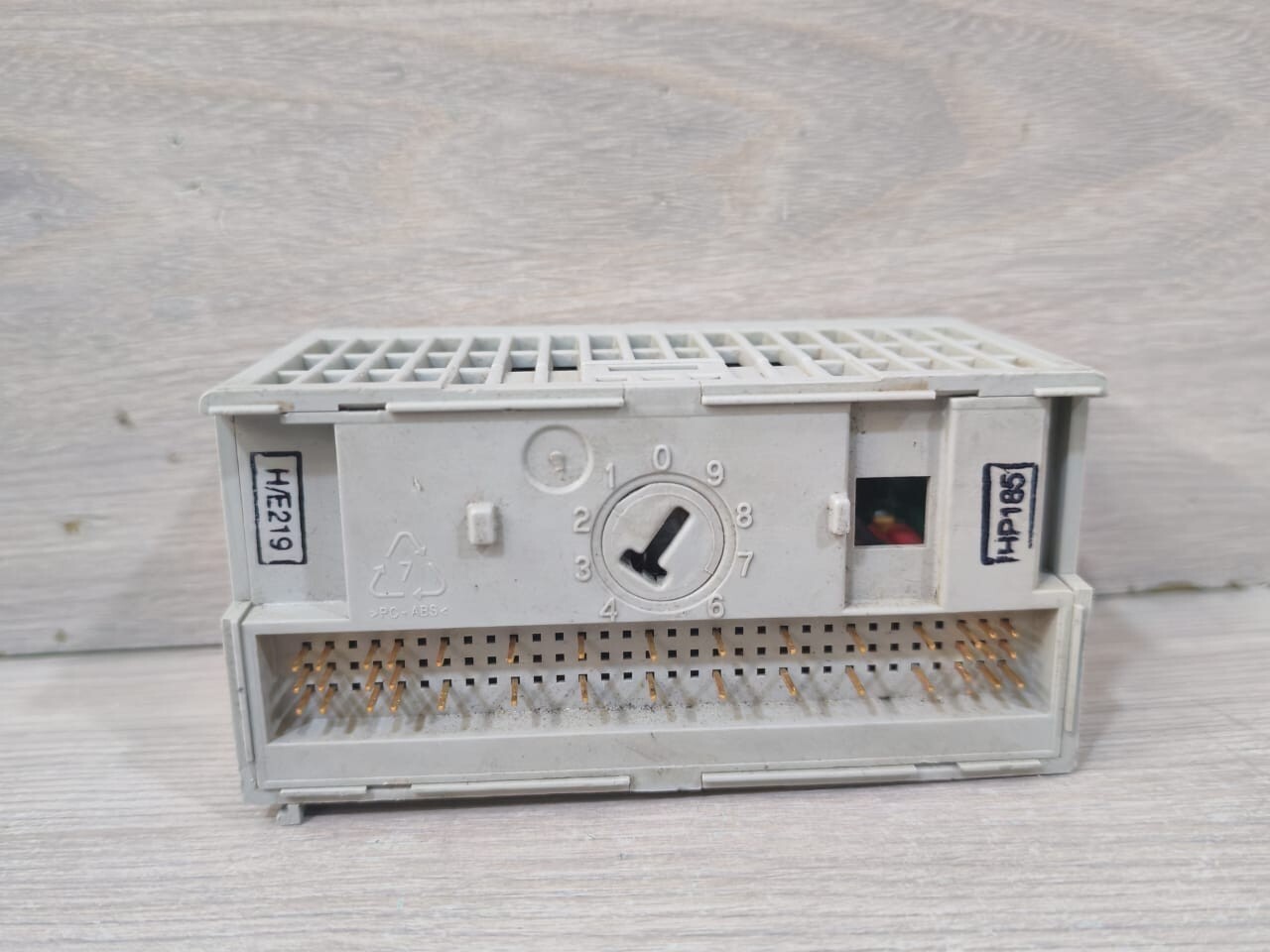 Allen-Bradley UNKNOWN Allen-Bradley 1794-0W8 Ser.A Output Module 96223676 With 1794-TBN Ser.A 96174274 8
