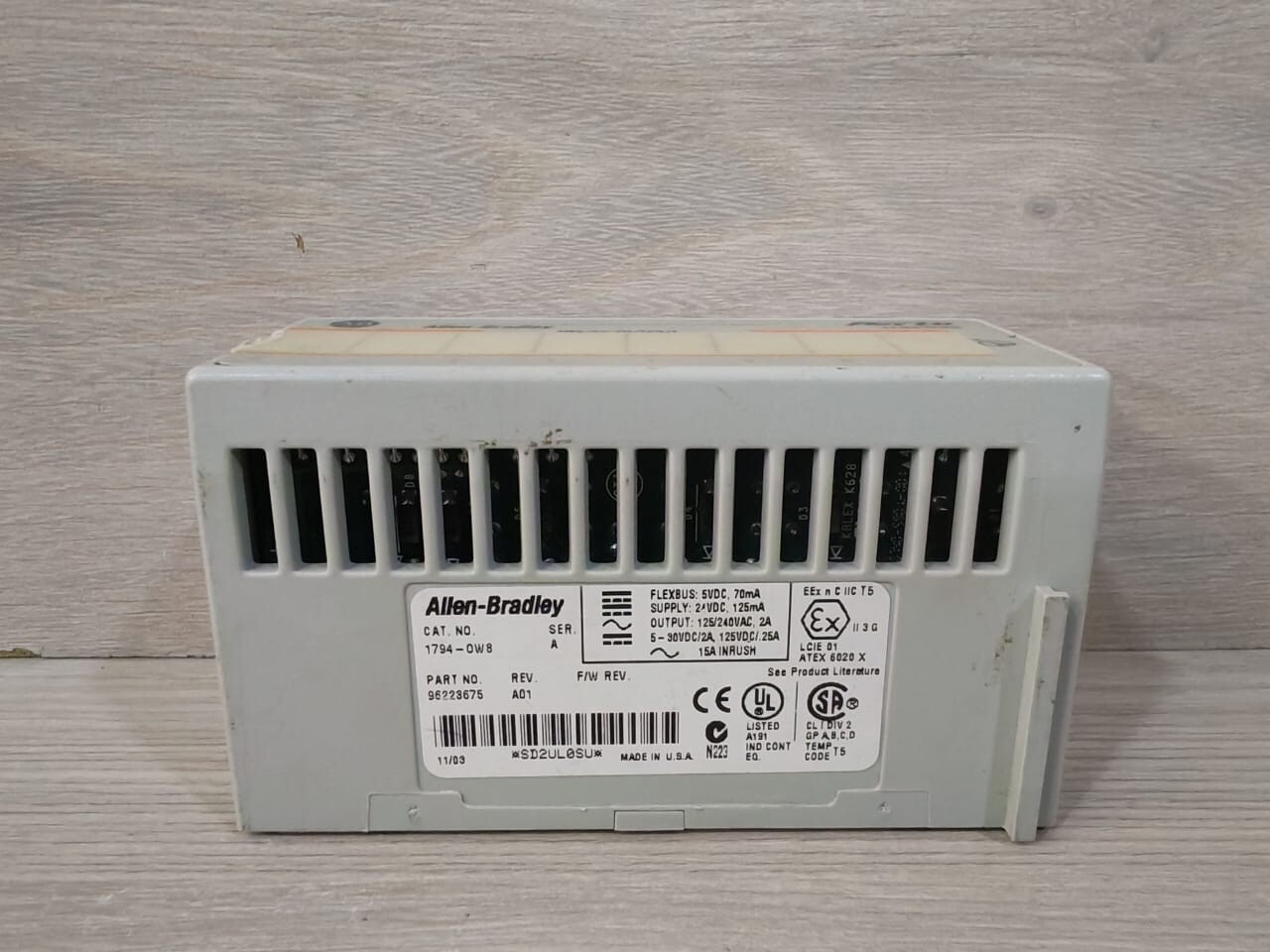 Allen-Bradley 96223675 Allen-Bradley 1794-0W8 Ser.A Output Module 96223675 With 1794-TBN Ser.A 96174274 3