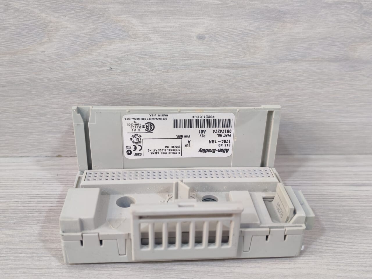Allen-Bradley 96223675 Allen-Bradley 1794-0W8 Ser.A Output Module 96223675 With 1794-TBN Ser.A 96174274 5