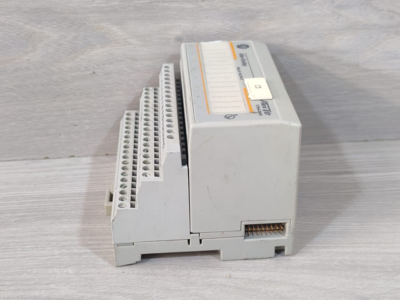 Allen-Bradley 96223673 Allen-Bradley 1794-0W8 Ser.A 96223673 Rev.A01 Relay OutPut w/ 1794-TB3 Ser A 6