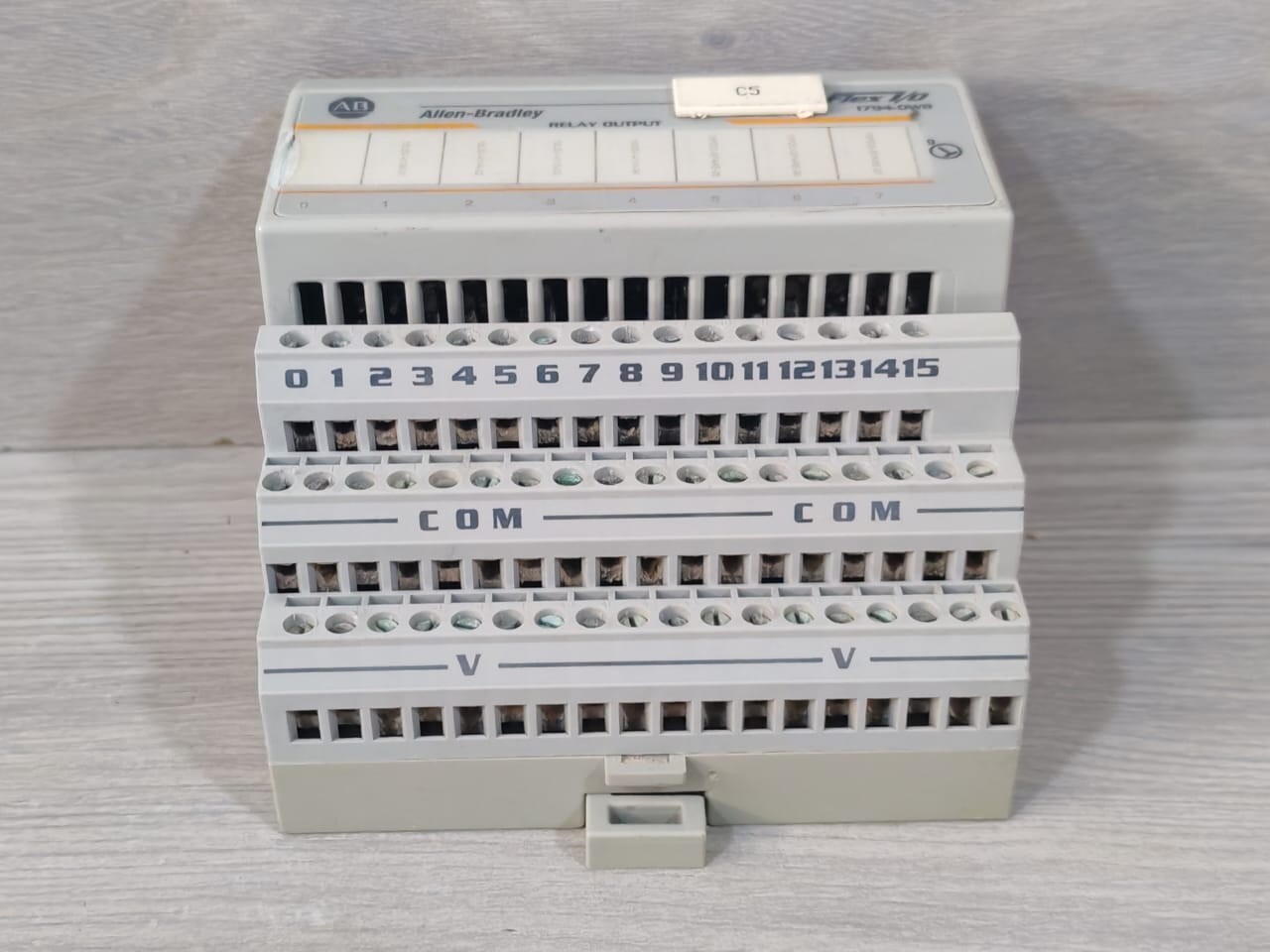 Allen-Bradley 96223673 Allen-Bradley 1794-0W8 Ser.A 96223673 Rev.A01 Relay OutPut w/ 1794-TB3 Ser A 9