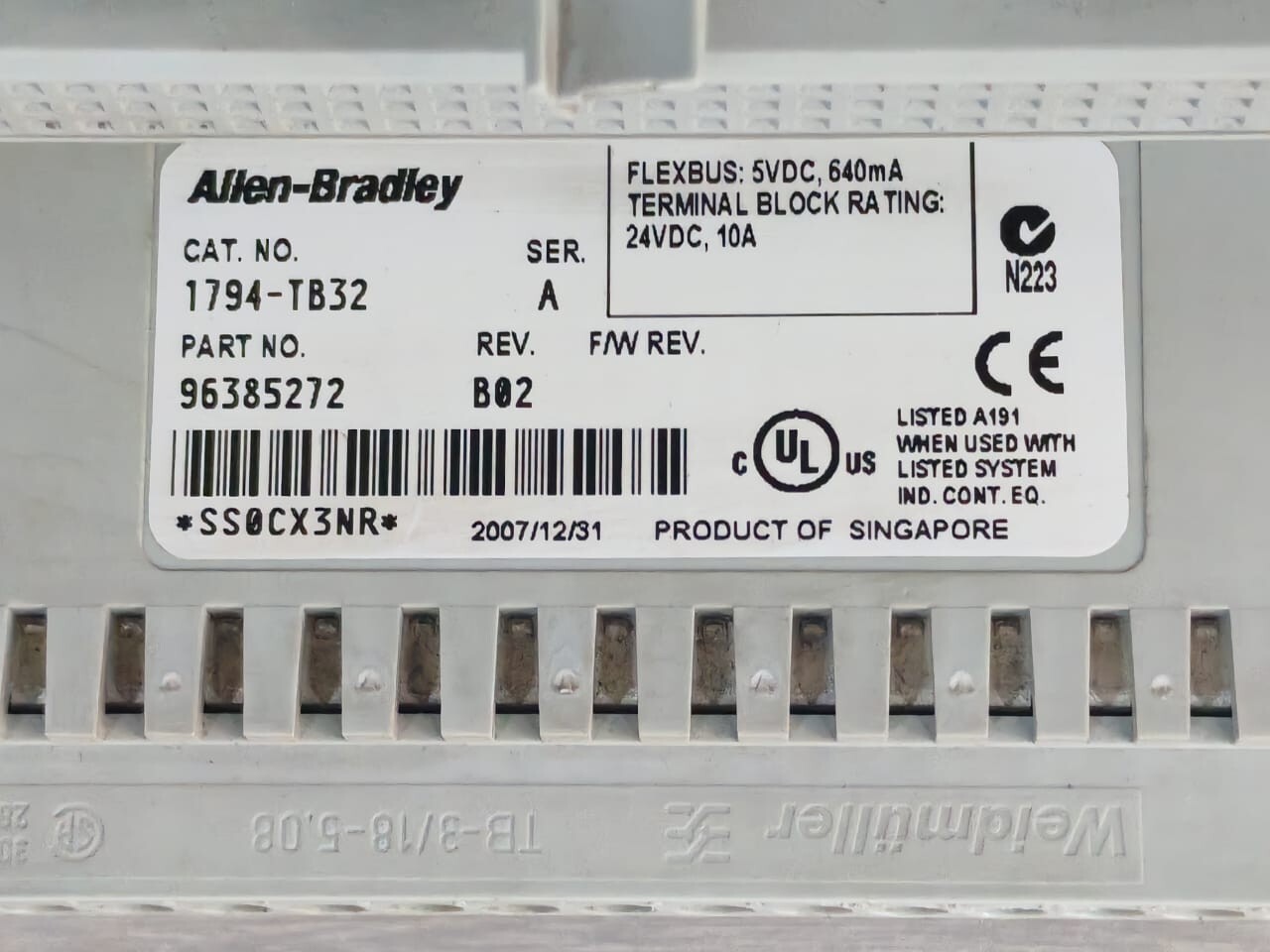 Allen-Bradley 97284771 with 96385272 Allen-Bradley 1794-0B32P Ser.A 97284771 Rev.A01 with 1794-TB32 Ser.A 96385272 4