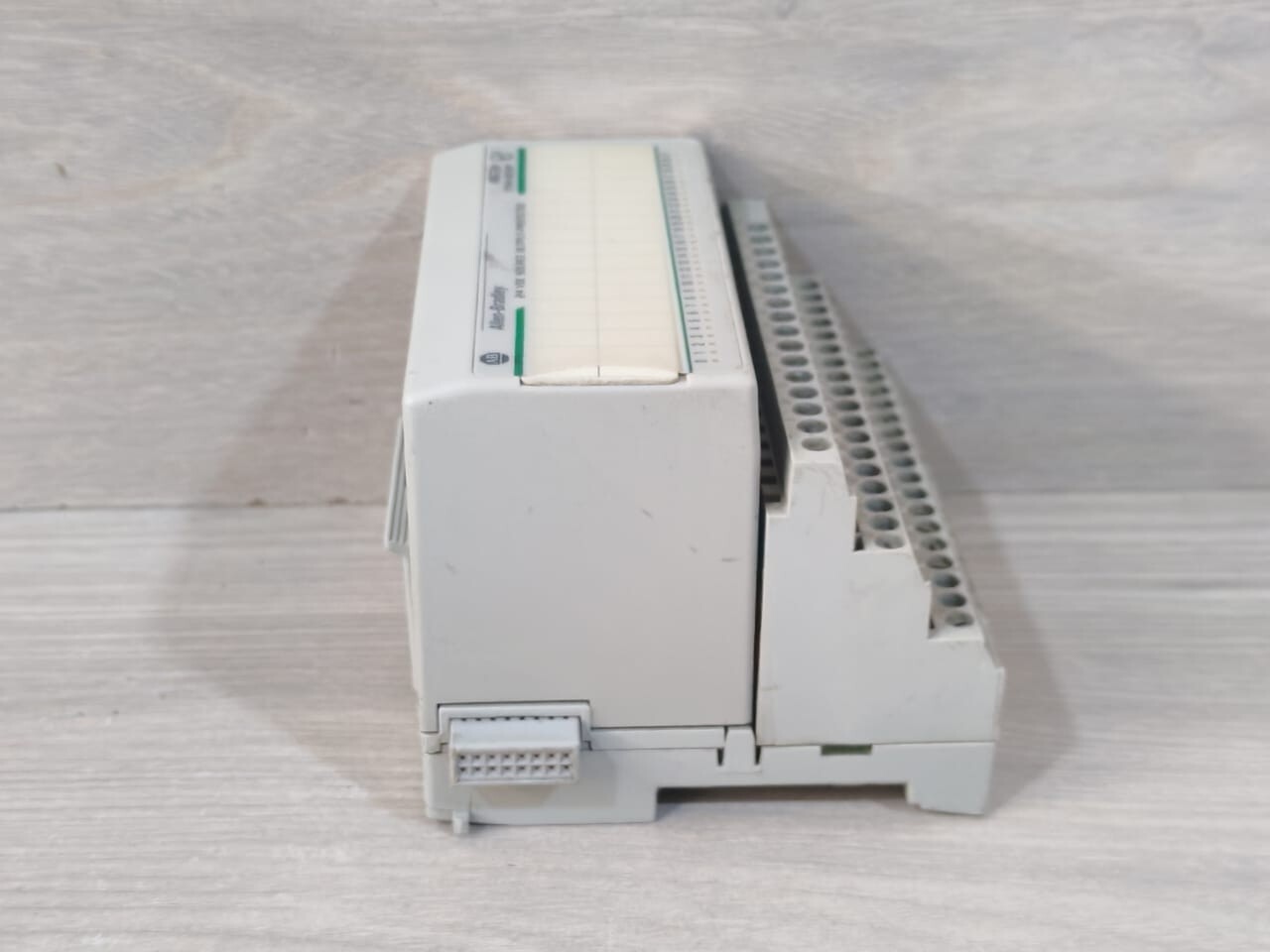 Allen-Bradley 97284771 with 96385272 Allen-Bradley 1794-0B32P Ser.A 97284771 Rev.A01 with 1794-TB32 Ser.A 96385272 6