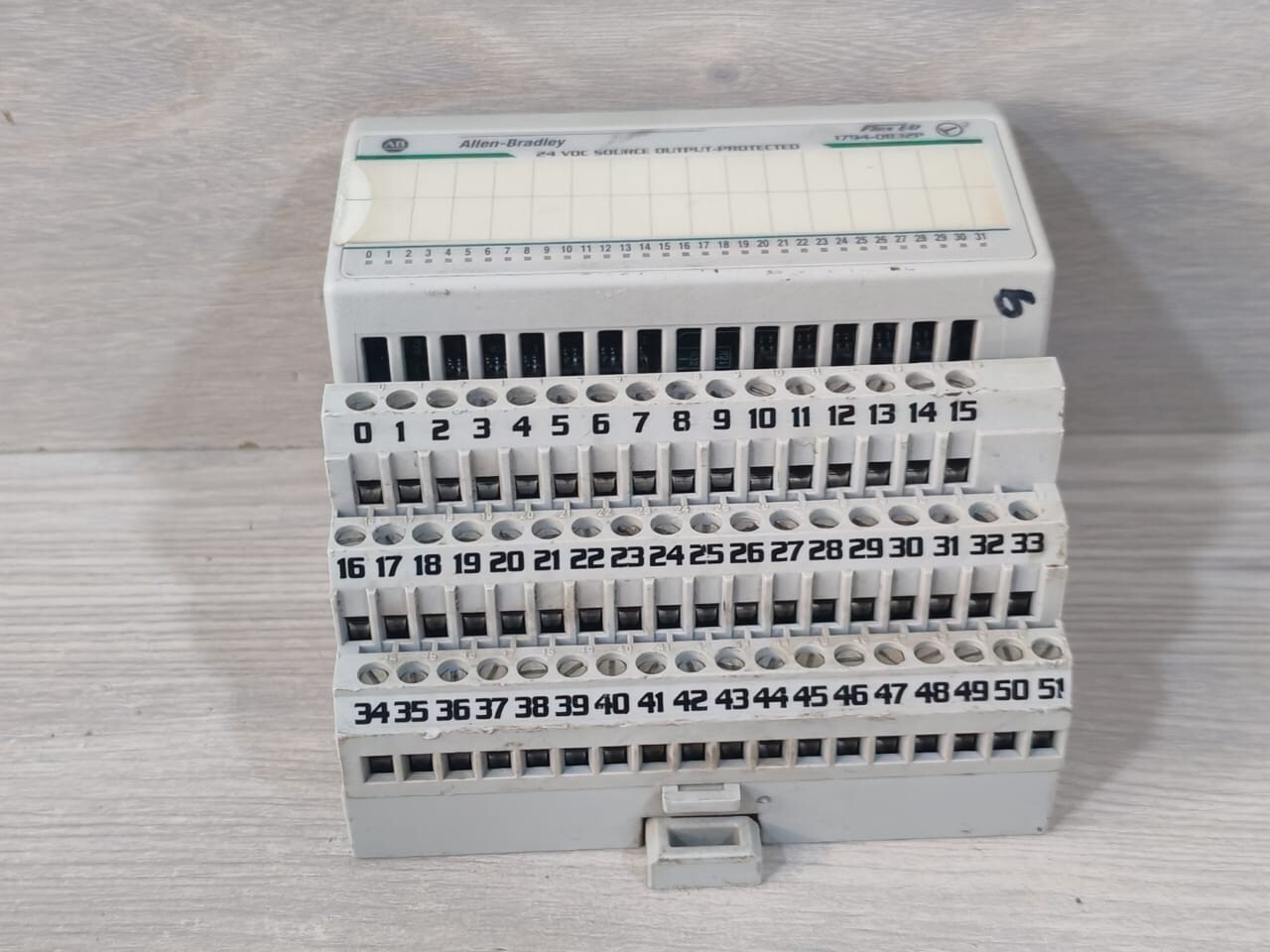 Allen-Bradley 97284771 with 96385272 Allen-Bradley 1794-0B32P Ser.A 97284771 Rev.A01 with 1794-TB32 Ser.A 96385272 7