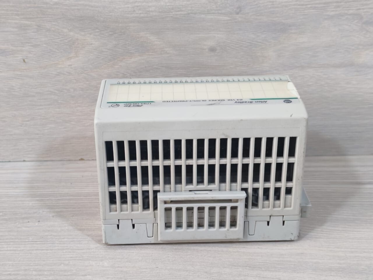 Allen-Bradley 97284771 with 96385272 Allen-Bradley 1794-0B32P Ser.A 97284771 Rev.A01 with 1794-TB32 Ser.A 96385272 8