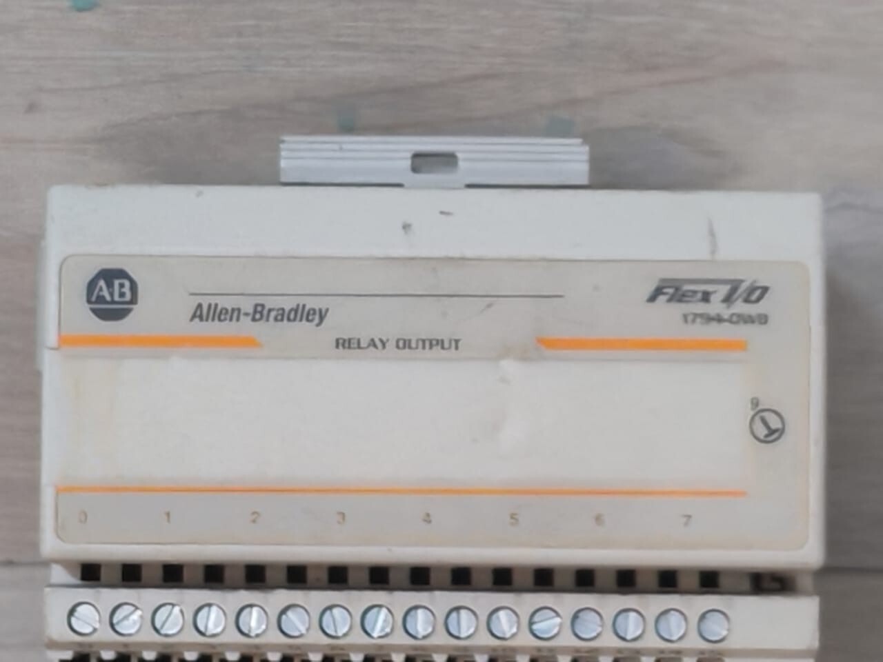 Allen-Bradley 96223675 Allen-Bradley 1794-0W8 Ser.A 96223675 Rev.B01 Relay Output W/1794-TB3 Ser.A Base 2