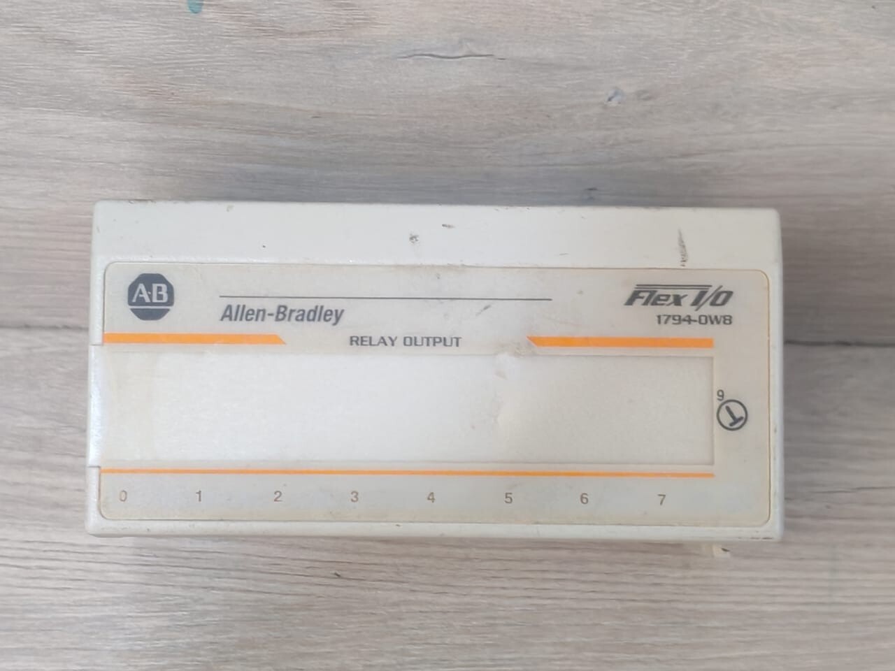 Allen-Bradley 96223675 Allen-Bradley 1794-0W8 Ser.A 96223675 Rev.B01 Relay Output W/1794-TB3 Ser.A Base 3