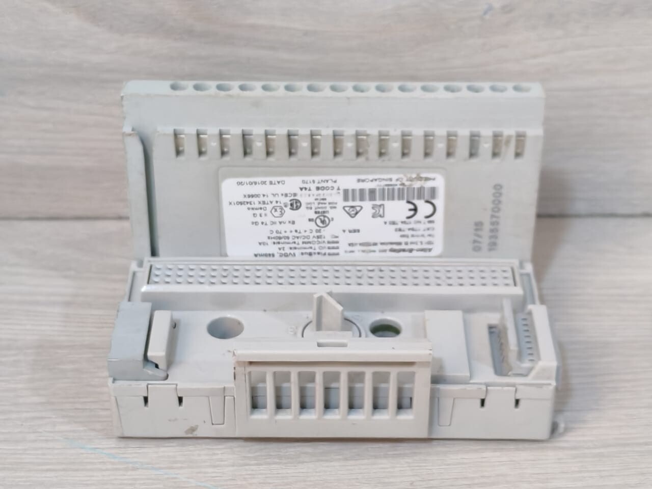 Allen-Bradley 96223675 Allen-Bradley 1794-0W8 Ser.A 96223675 Rev.B01 Relay Output W/1794-TB3 Ser.A Base 7