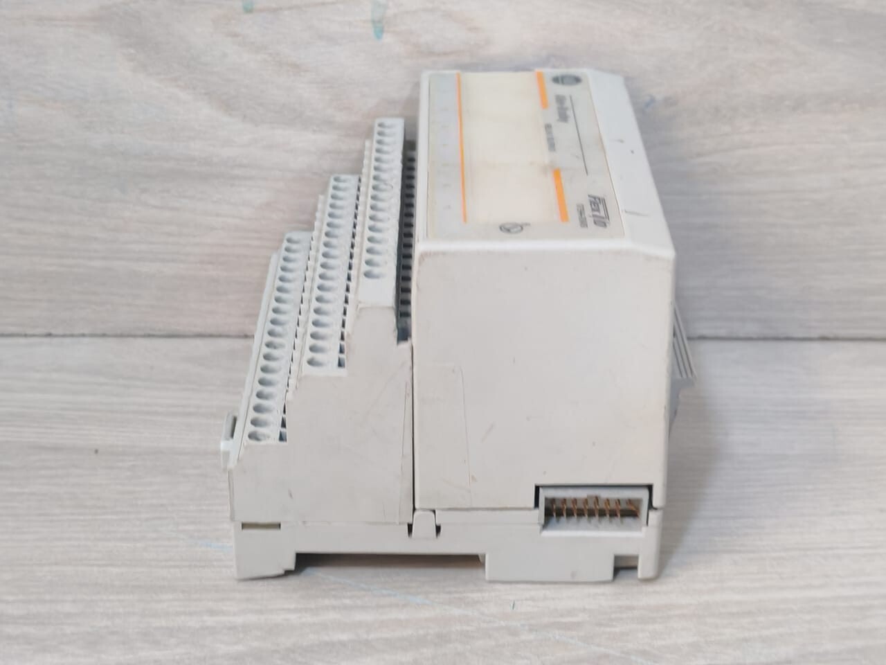 Allen-Bradley 96223675 Allen-Bradley 1794-0W8 Ser.A 96223675 Rev.B01 Relay Output W/1794-TB3 Ser.A Base 9