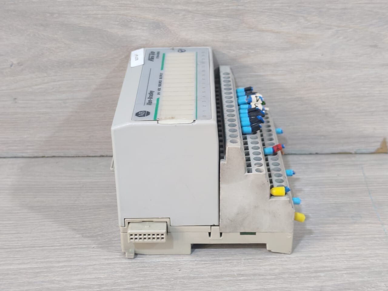 Allen-Bradley PN-107236 Allen-Bradley 1794-OB16 Ser.A PN-107236 Rev.A01 W/ 1794-TB3 Ser.A 96145473 Base 10