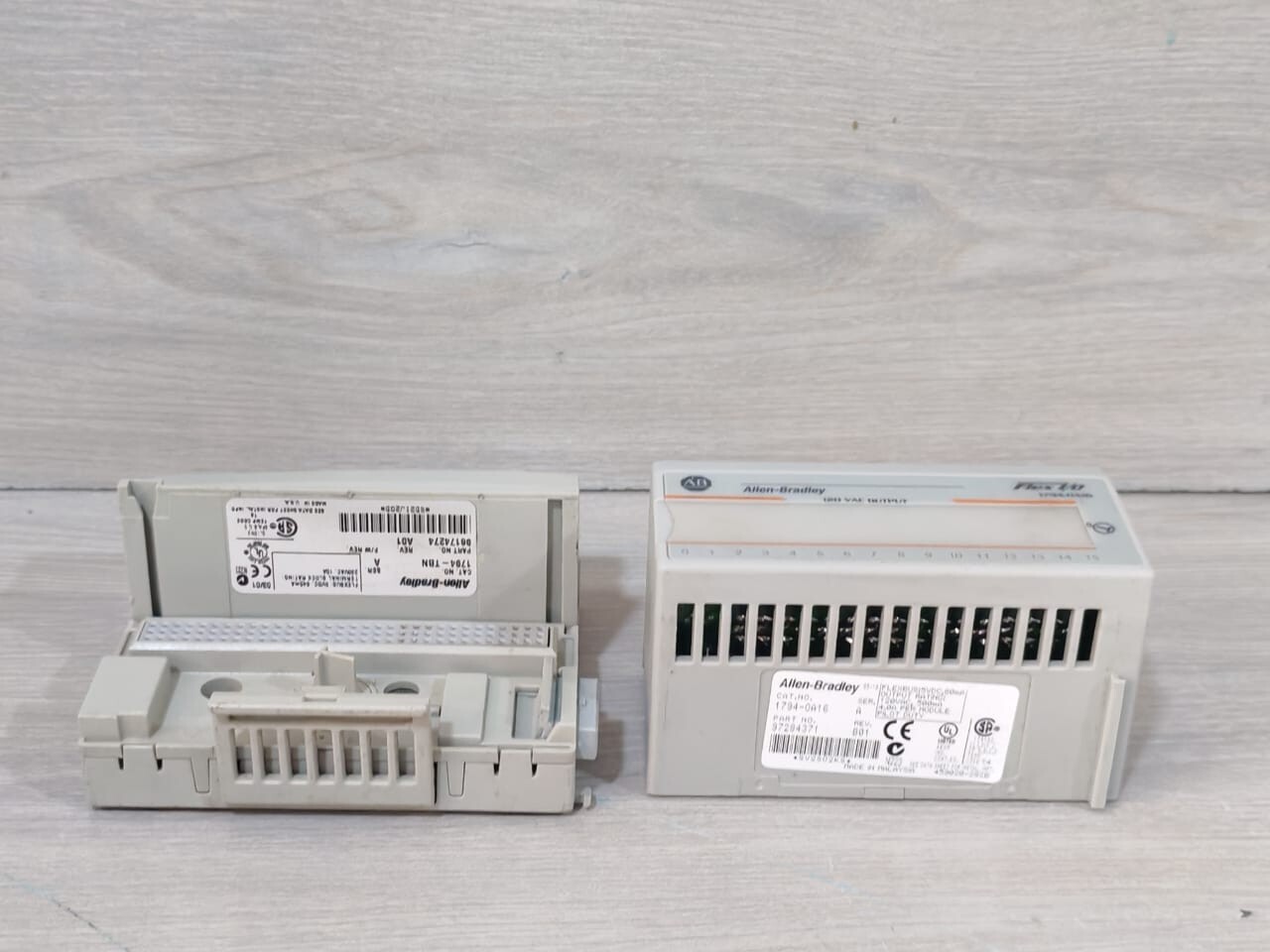 Allen-Bradley 97284371 Allen-Bradley 1794-0A16 Ser.A 97284371 Rev.B01 W/ 1794-TBN Ser.A 96174274 Base 2