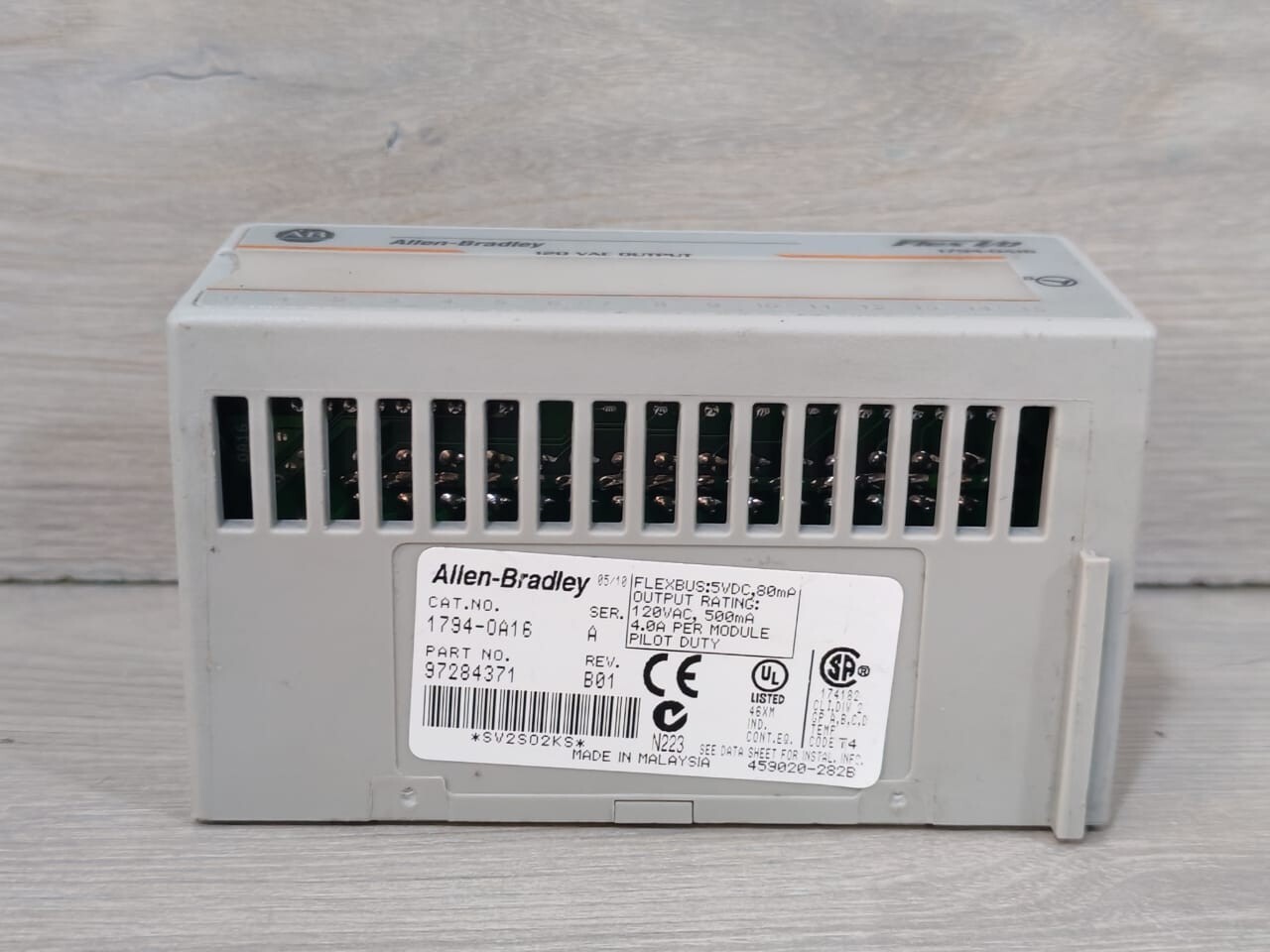 Allen-Bradley 97284371 Allen-Bradley 1794-0A16 Ser.A 97284371 Rev.B01 W/ 1794-TBN Ser.A 96174274 Base 4