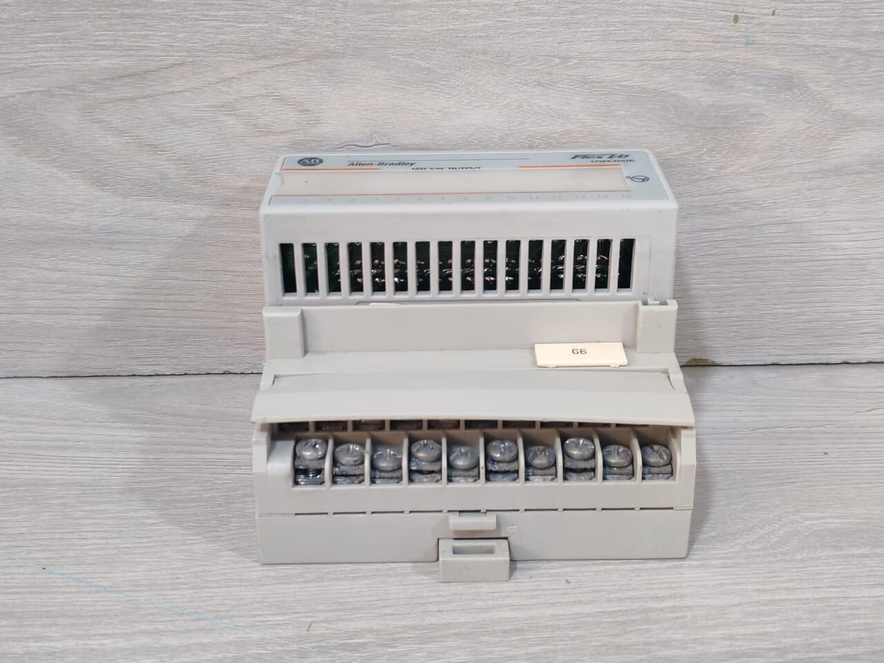 Allen-Bradley 97284371 Allen-Bradley 1794-0A16 Ser.A 97284371 Rev.B01 W/ 1794-TBN Ser.A 96174274 Base 7