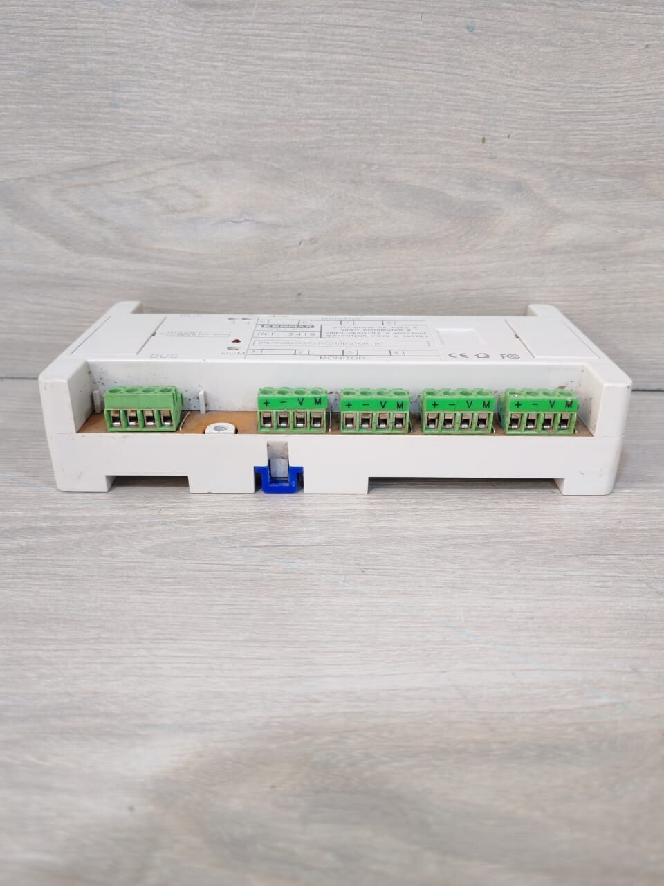 Fermax 8/W FERMAX 2419 8/W MDS VIDEO DISTRIBUTOR 4