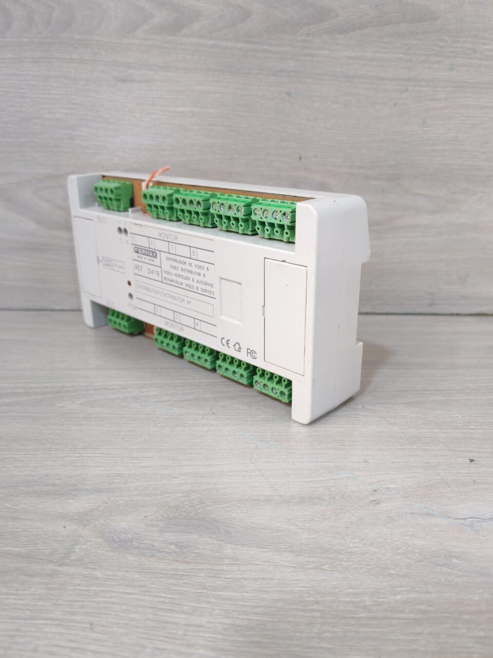Fermax 8/W FERMAX 2419 8/W MDS VIDEO DISTRIBUTOR 5