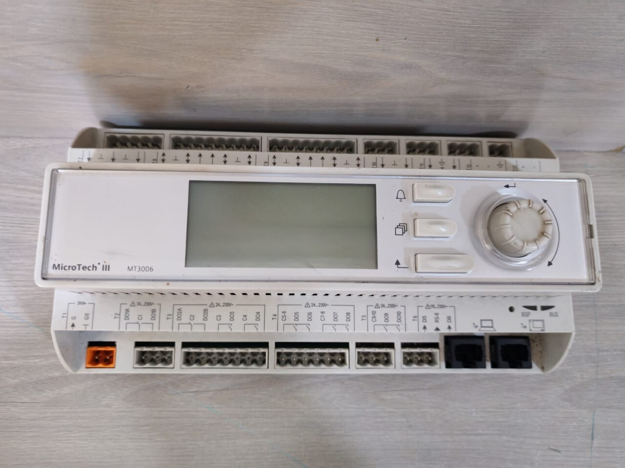 Siemens POL687.70 SIEMENS POL687.70/MCQ MicroTech III MT3006 BASE CONTROLLER 6