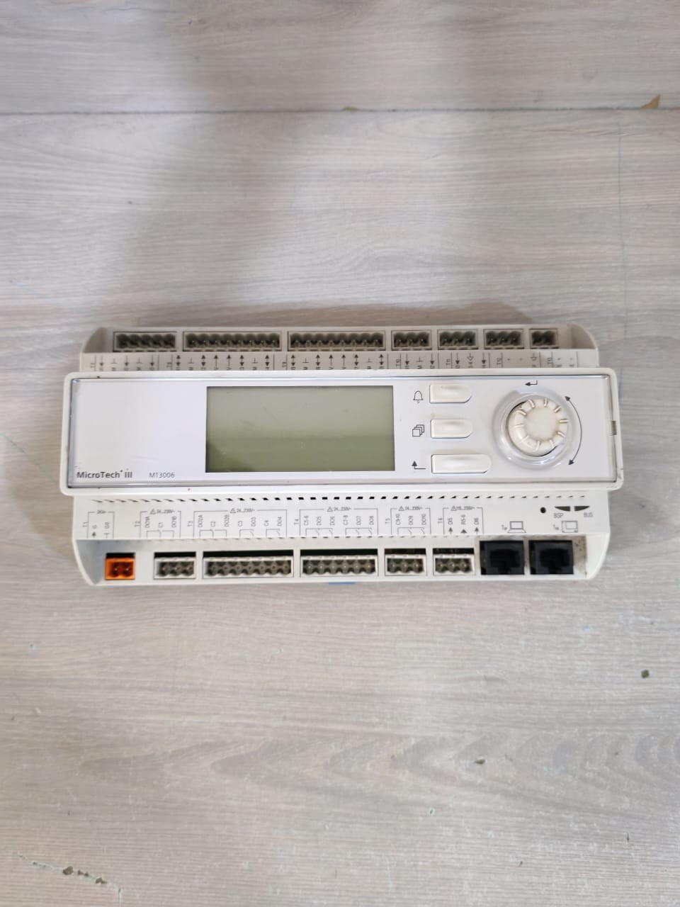Siemens POL687.70 SIEMENS POL687.70/MCQ MicroTech III MT3006 BASE CONTROLLER 8