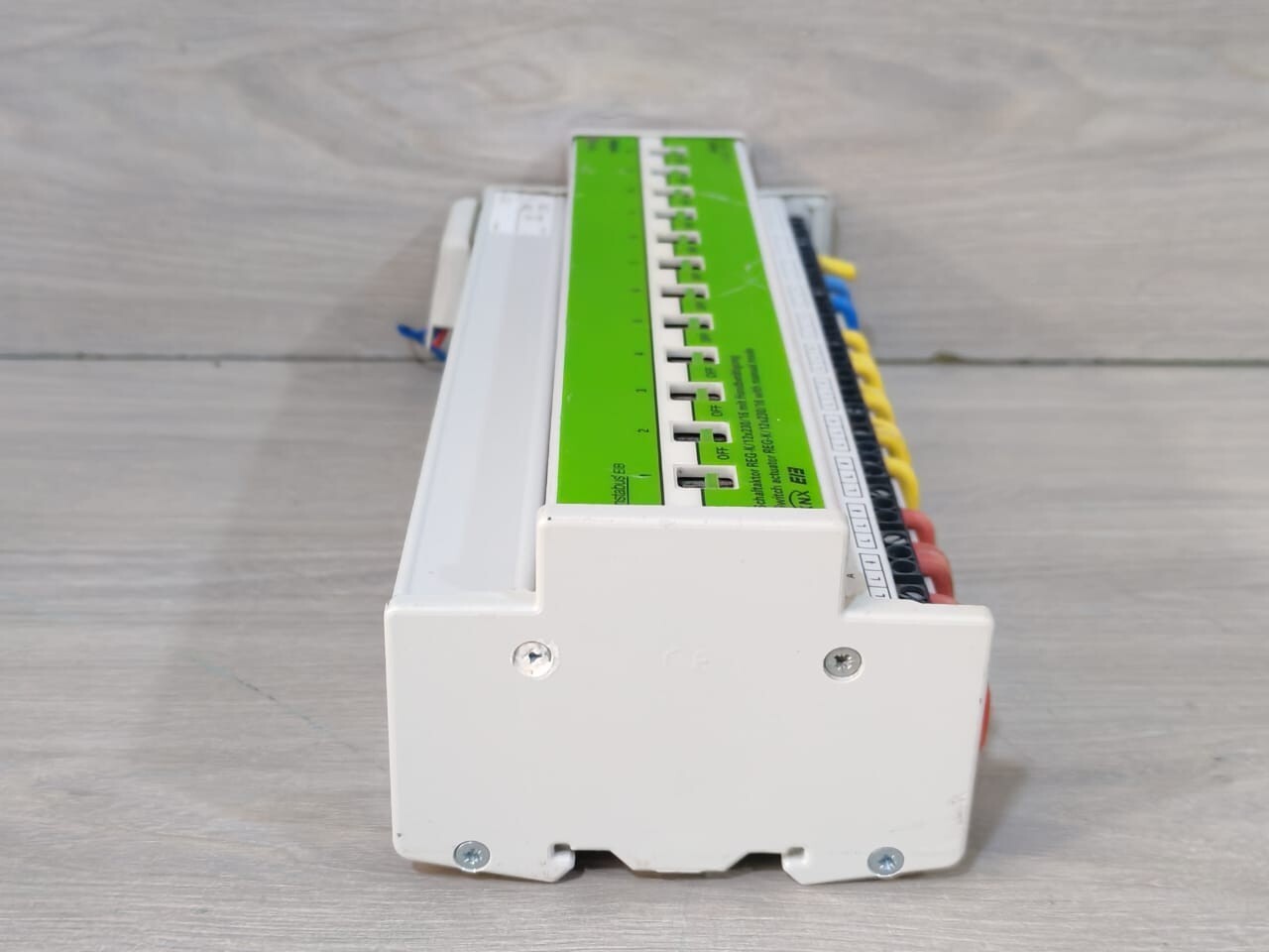 Merten 648493 Merten 648493 KNX Switch Actuator Reg-K/12x230/16 AC 230V 7