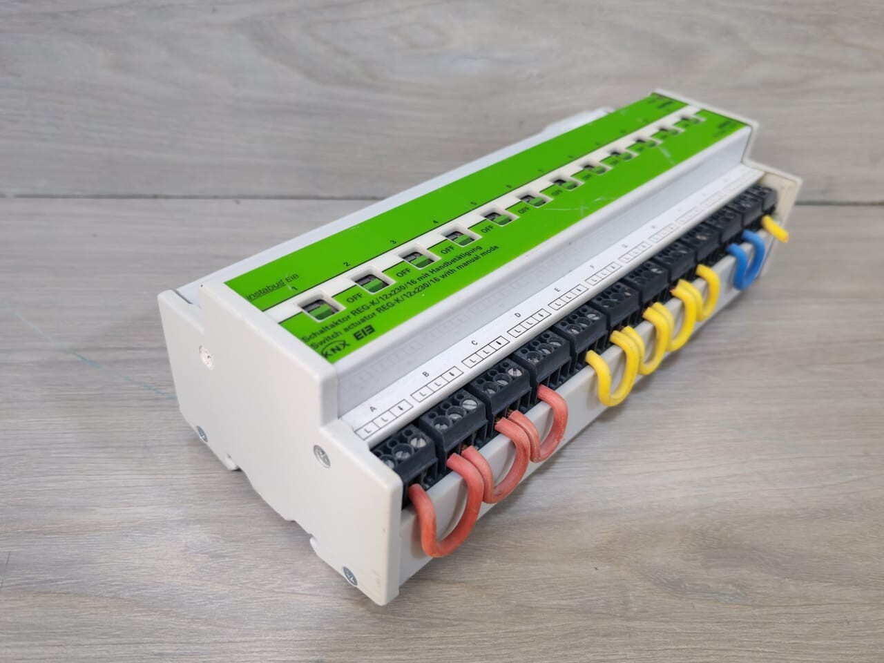 Merten 648493 Merten 648493 KNX Switch Actuator Reg-K/12x230/16 AC 230V 9