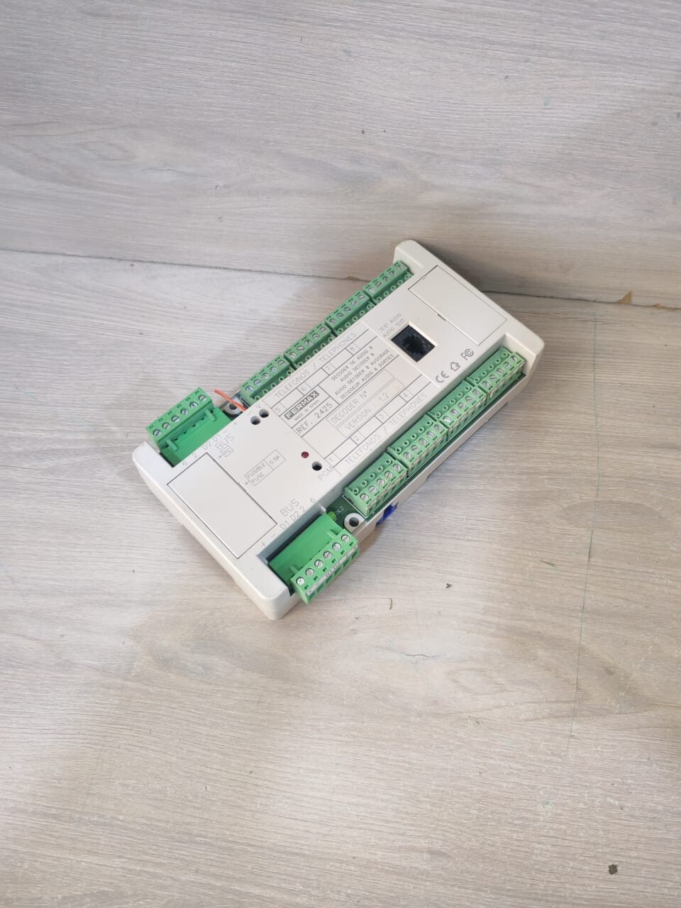 FERMAX 2425 2425 FERMAX 8-Way MDS AUDIO DECODER / DECODER Version: 1.2 5