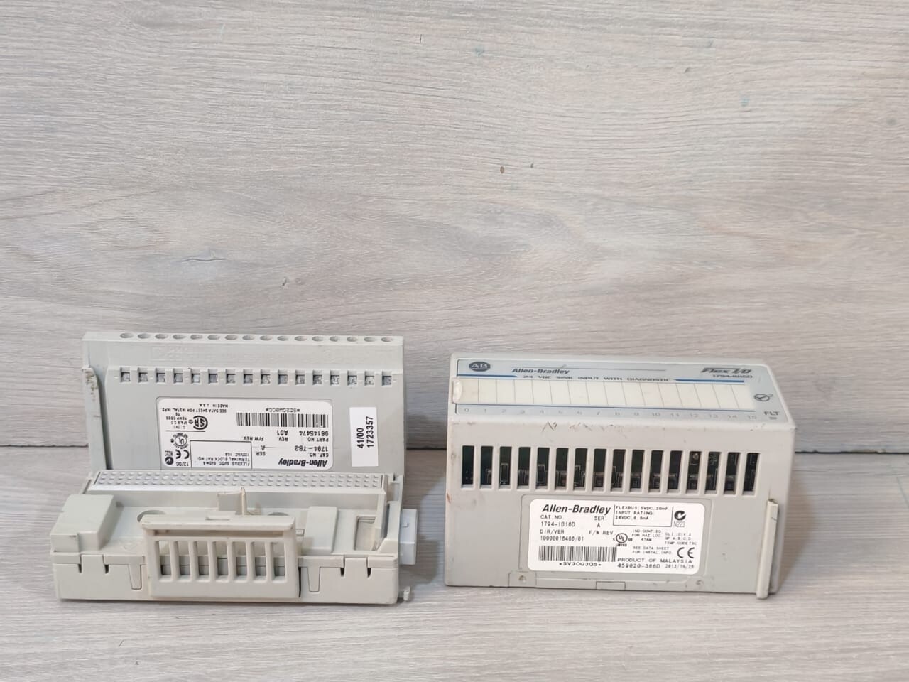 Allen-Bradley 10000016486/01 Allen-Bradley 1794-IB16D Ser.A Flex I/O 10000016486/01 W/ 1794-TB3 Ser.A Base 2