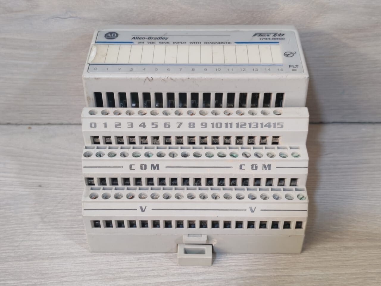 Allen-Bradley 10000016486/01 Allen-Bradley 1794-IB16D Ser.A Flex I/O 10000016486/01 W/ 1794-TB3 Ser.A Base 7
