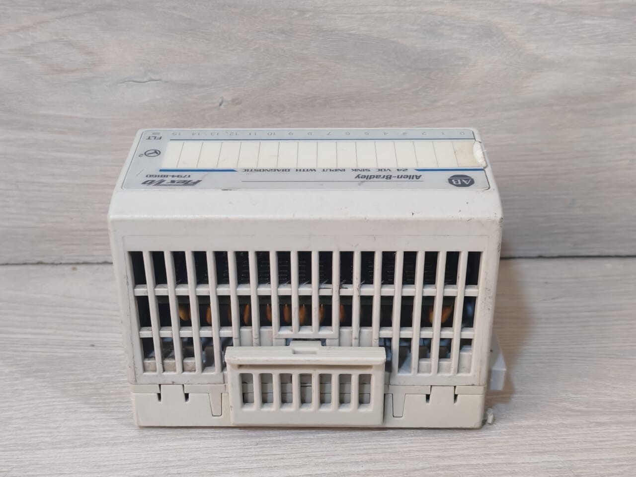 Allen-Bradley 10000016486/01 Allen-Bradley 1794-IB16D Ser.A Flex I/O 10000016486/01 W/ 1794-TB3 Ser.A Base 8