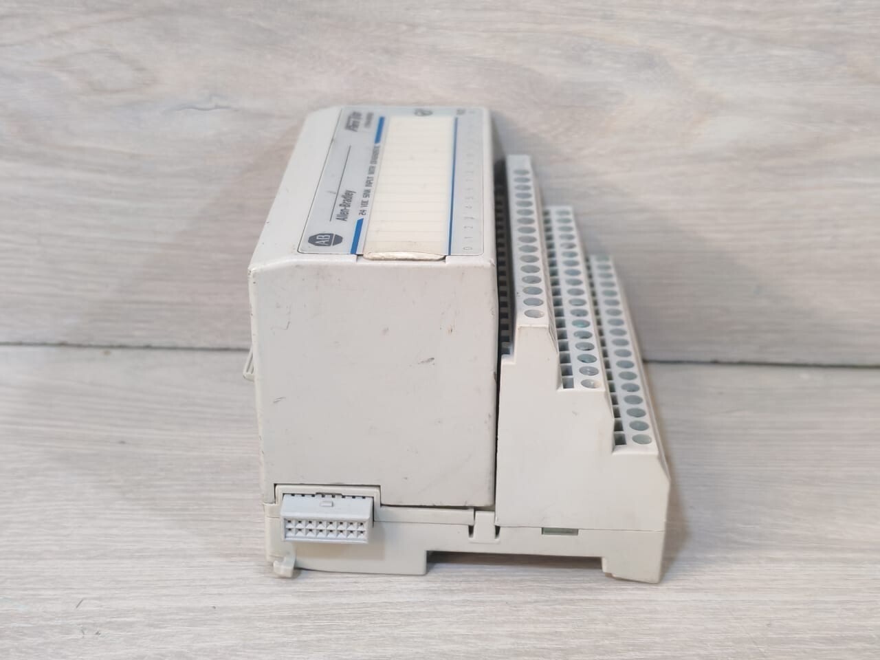 Allen-Bradley 10000016486/01 Allen-Bradley 1794-IB16D Ser.A Flex I/O 10000016486/01 W/ 1794-TB3 Ser.A Base 9