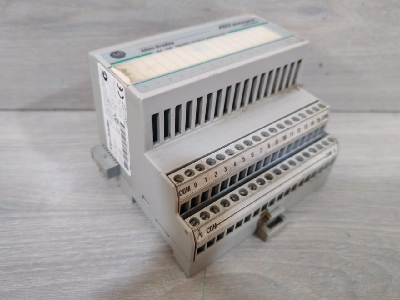 Allen-Bradley 95713002 Allen-Bradley 1793-0B16P Ser A Flex Integra 95713002 Rev. A02 9