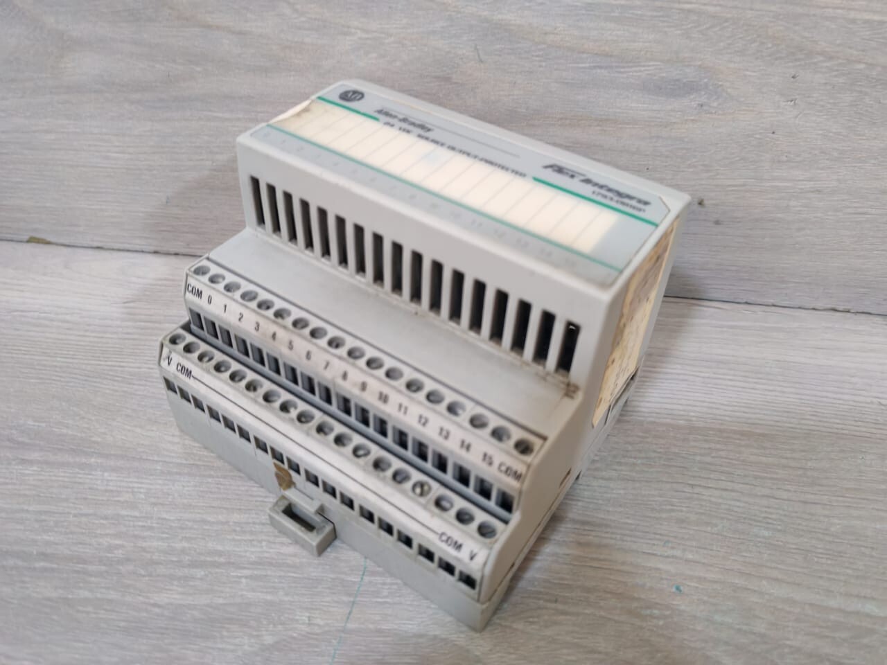 Allen-Bradley 95713002 Allen-Bradley 1793-0B16P Ser A Flex Integra 95713002 Rev. A02 10