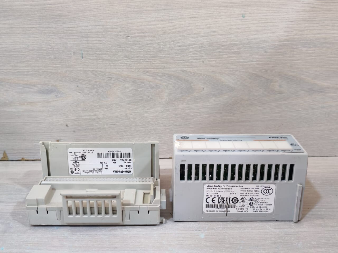 Allen-Bradley 1794-TBN Ser.A 96174274 Allen-Bradley 1794-IE8 Ser.B Analog Input Module W/ 1794-TBN Ser.A 96174274 Base 2