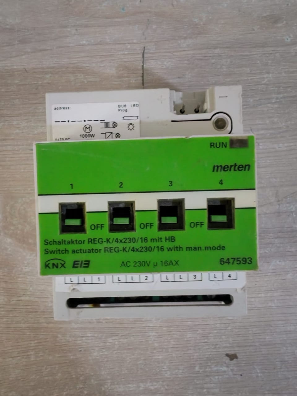 MERTEN 647593 MERTEN KNX EIB 647593 Schaltaktor REG-K/4x230/16 mit 2