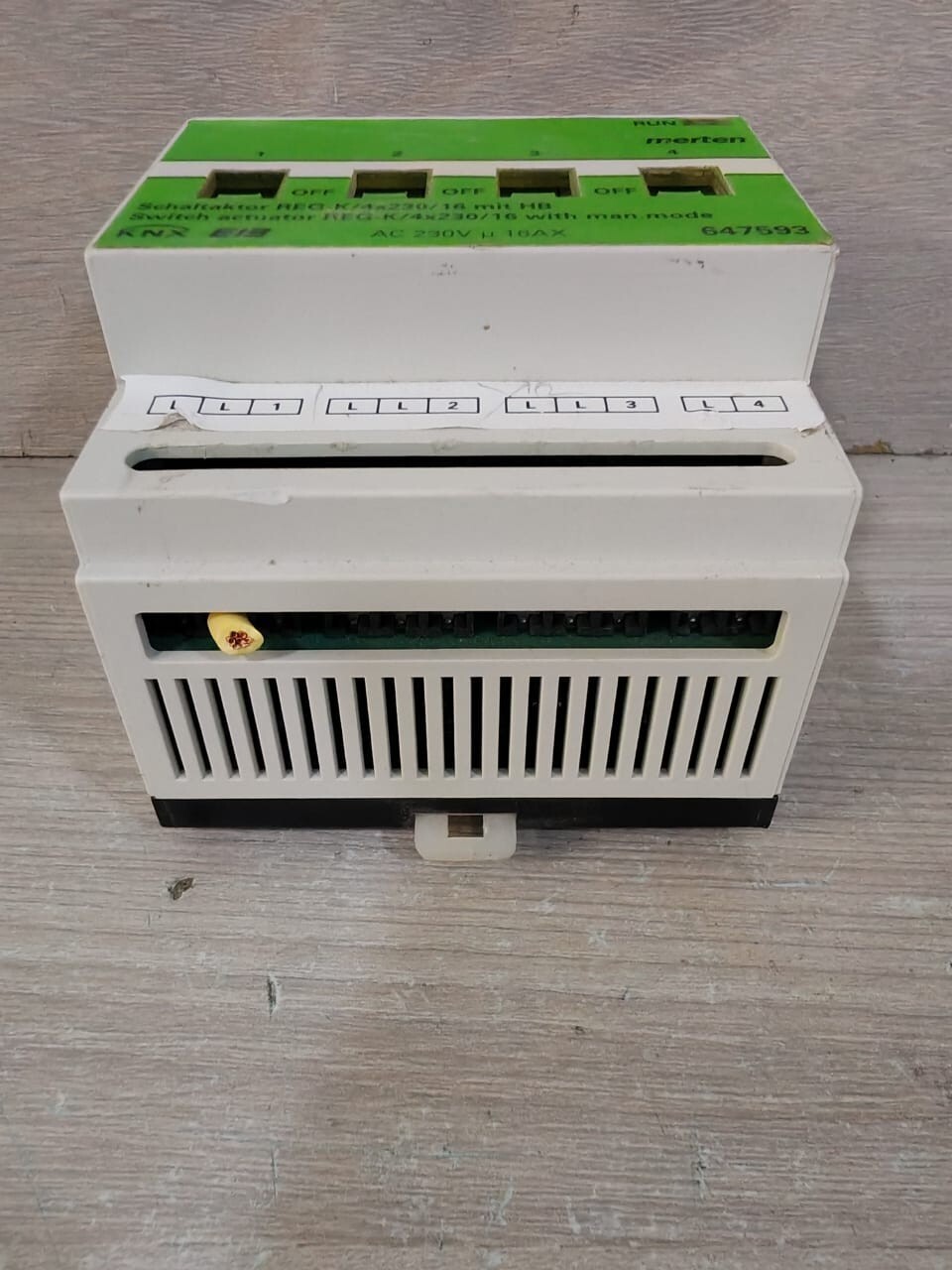 MERTEN 647593 MERTEN KNX EIB 647593 Schaltaktor REG-K/4x230/16 mit 4